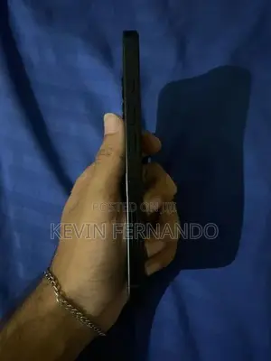 Apple iPhone 16 (Used)