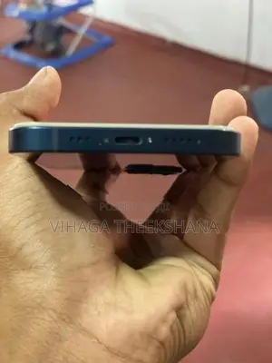 Apple iPhone 13 (Used)