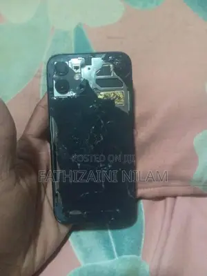 Apple iPhone 12 (Used)