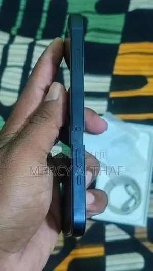 Apple iPhone 13 (Used)