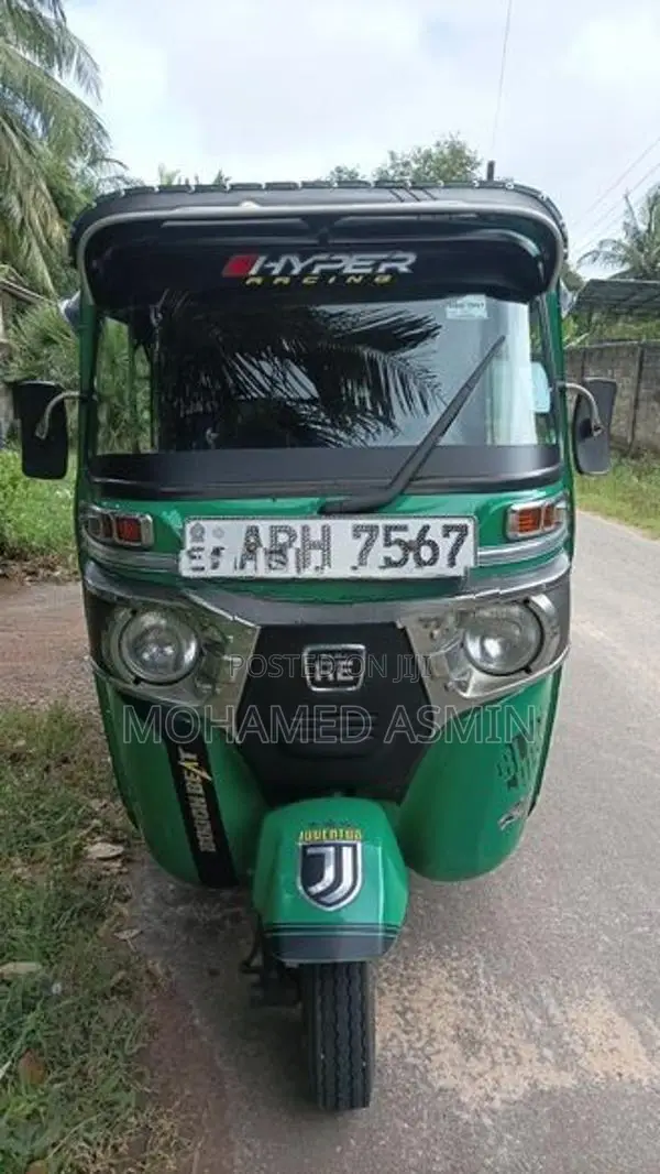 Bajaj RE 2015