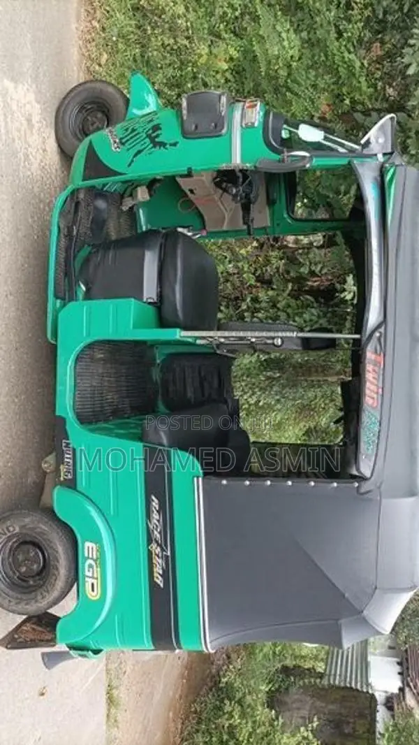 Bajaj RE 2015