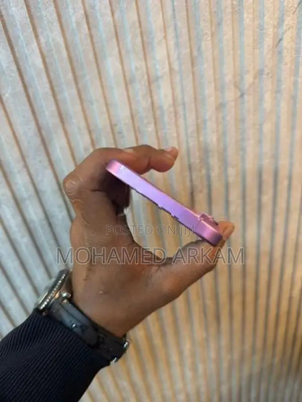 Apple iPhone 16 (Used)
