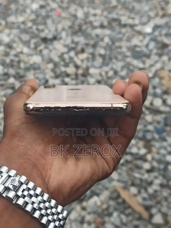 Apple iPhone XS (Used)