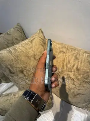 Apple iPhone 16 (Used)