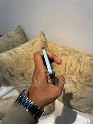 Apple iPhone 16 (Used)