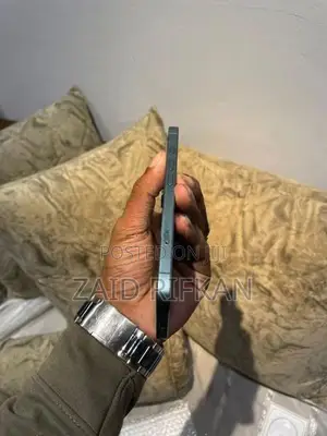 Apple iPhone 16 (Used)
