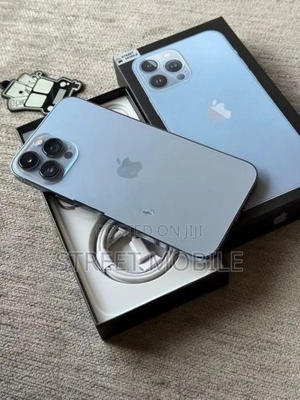 Apple iPhone 13 (Used)
