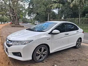Honda Grace 2016