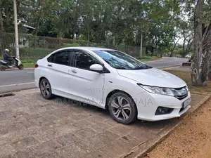 Honda Grace 2016