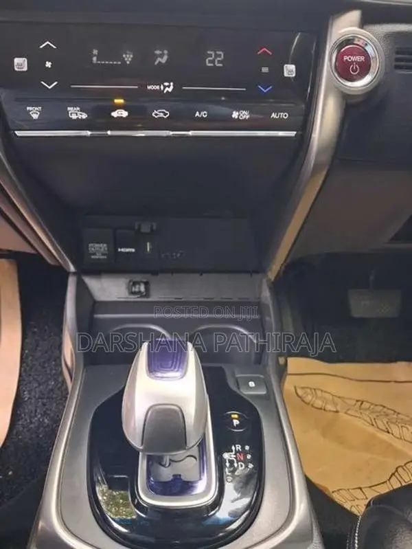Honda Grace 2016