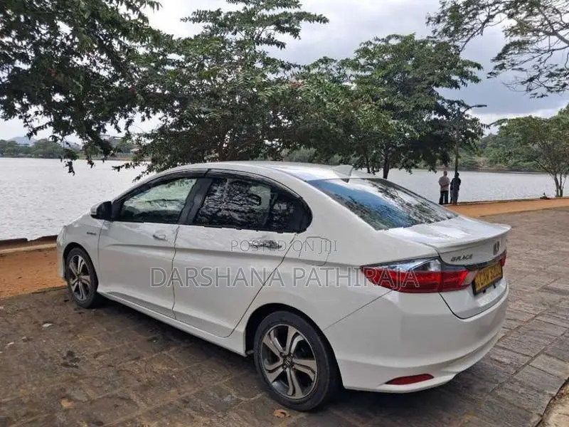 Honda Grace 2016