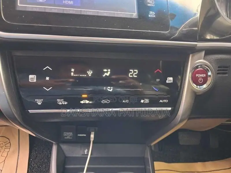 Honda Grace 2016