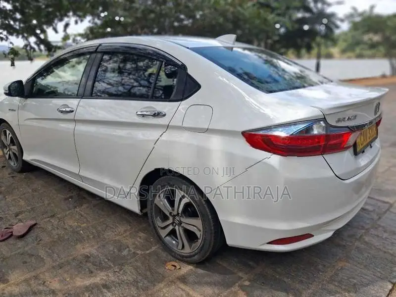 Honda Grace 2016