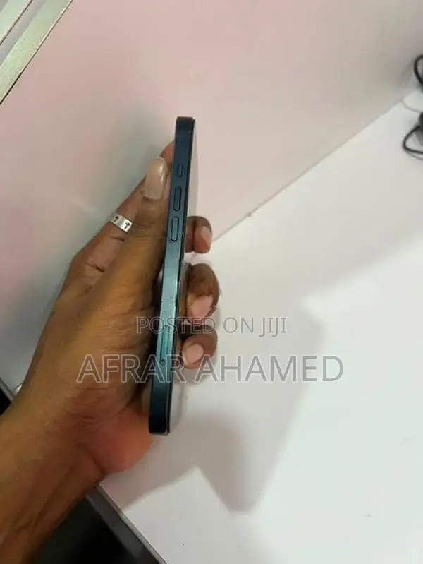Apple iPhone 13 (Used)