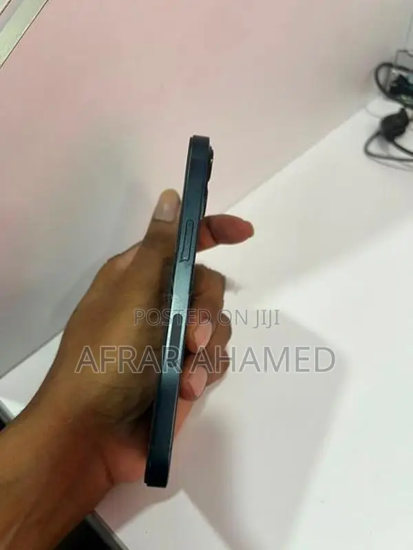 Apple iPhone 13 (Used)