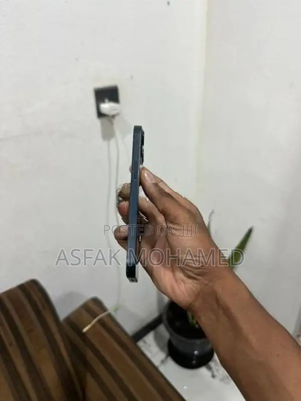 Apple iPhone 13 (Used)