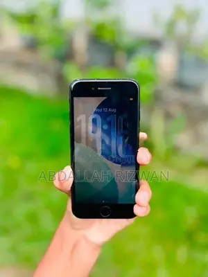 Apple iPhone SE 2 (Used)