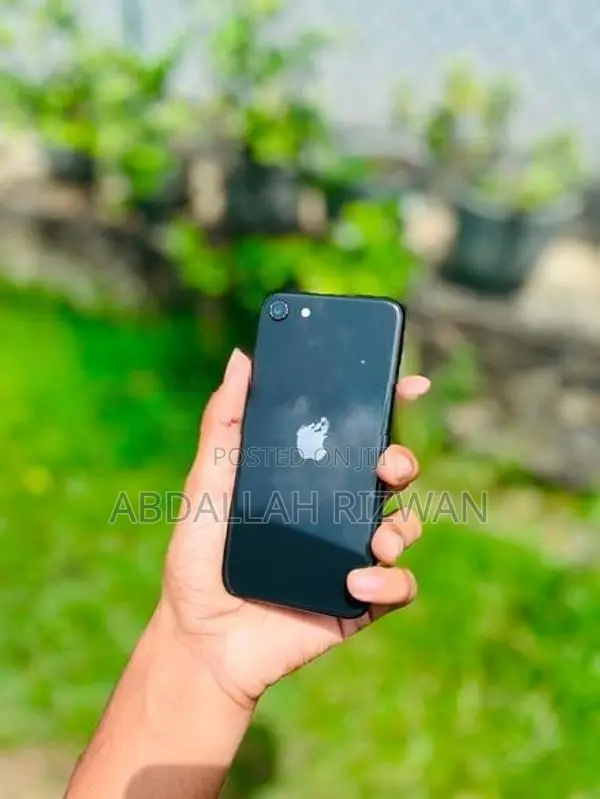 Apple iPhone SE 2 (Used)