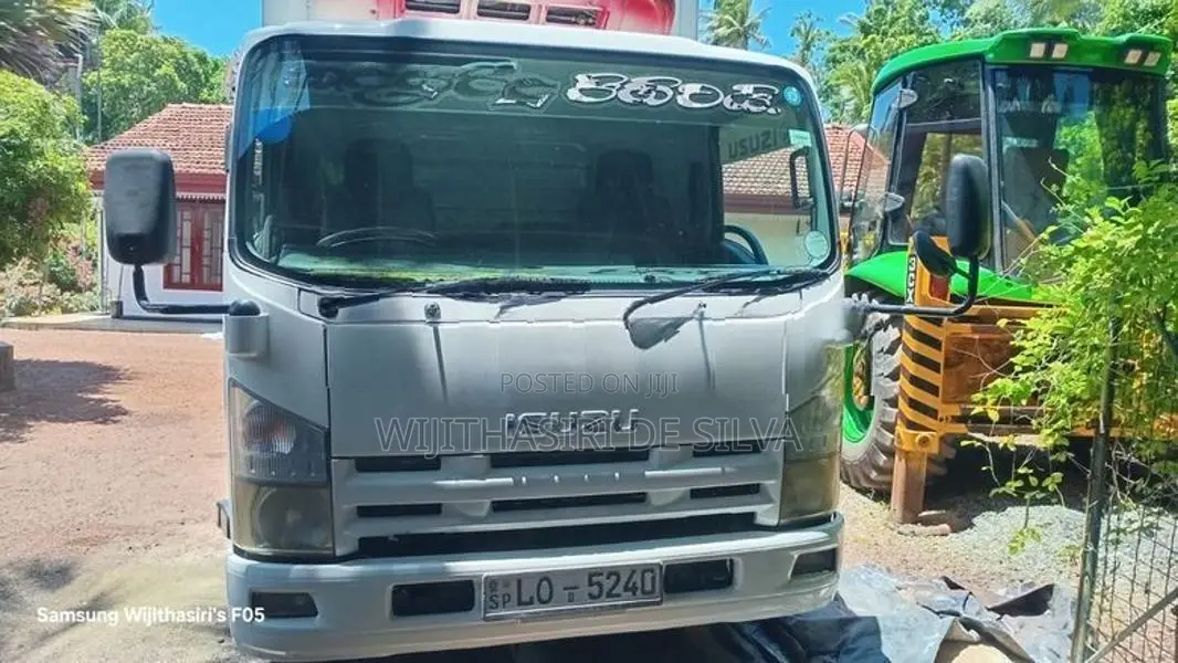 Isuzu Elf 2012