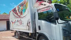 Isuzu Elf 2012
