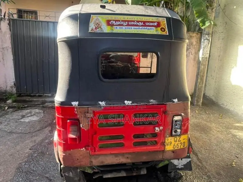 Bajaj RE 2010