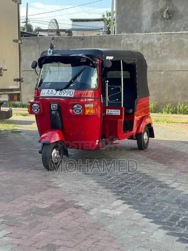 Bajaj RE 2013