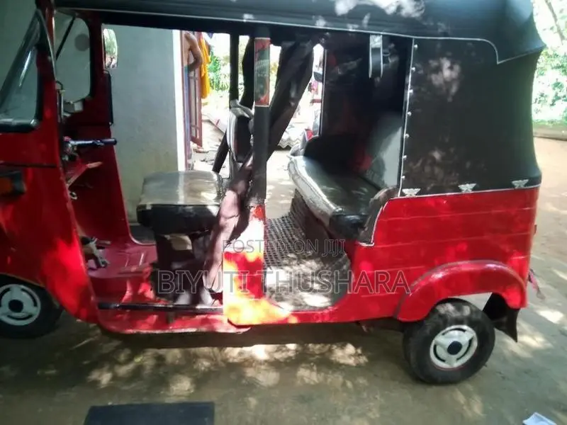 Bajaj RE 2005