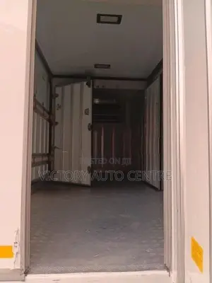 Isuzu Elf Freezer 2016