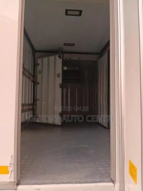 Isuzu Elf Freezer 2016