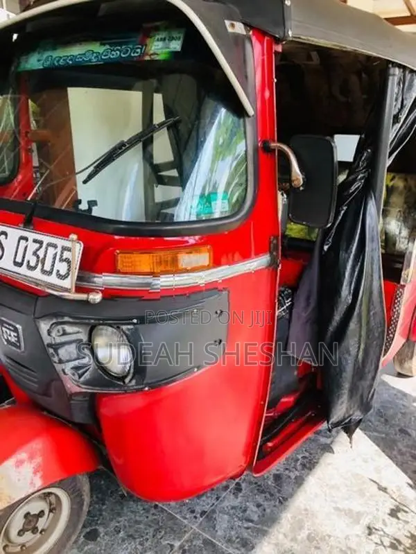 Bajaj RE 2018