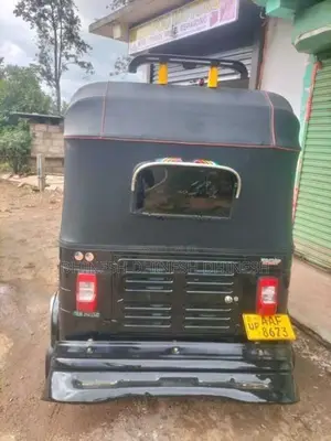 Bajaj RE 205 2012