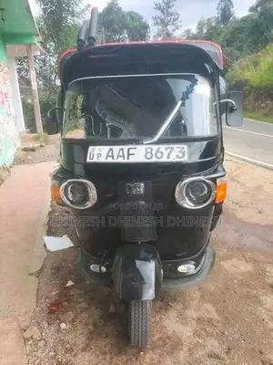 Bajaj RE 205 2012