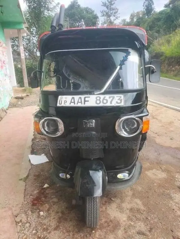 Bajaj RE 205 2012
