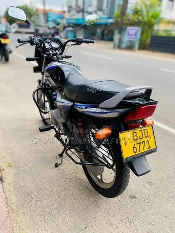 Bajaj CT100 2023