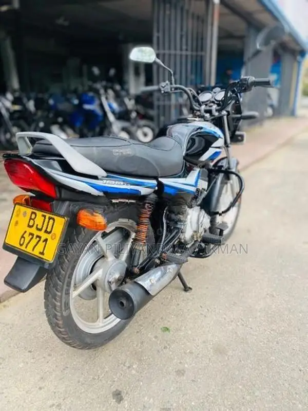 Bajaj CT100 2023