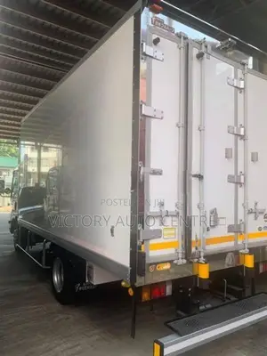 Isuzu Elf freezer truck 2017