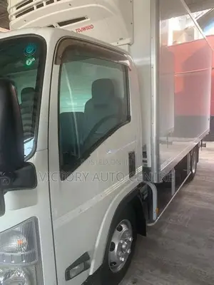 Isuzu Elf freezer truck 2017