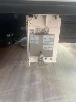 Isuzu Elf freezer truck 2017