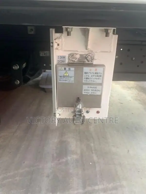 Isuzu Elf freezer truck 2017