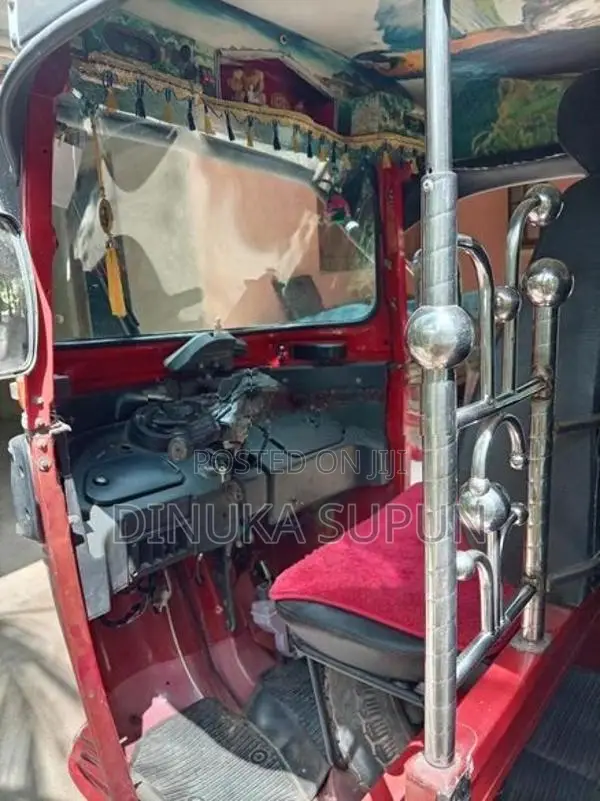 Bajaj RE 2015