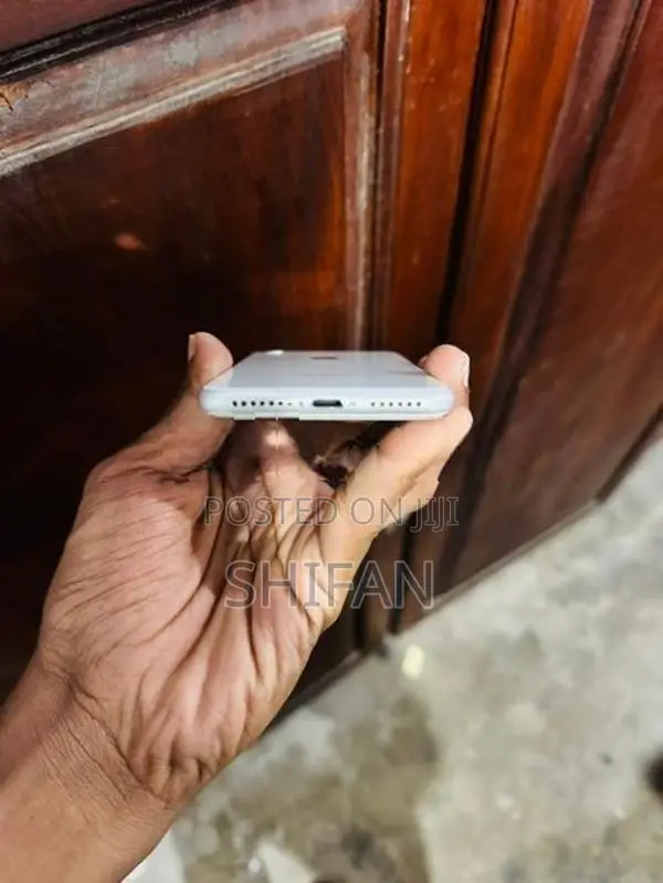 Apple iPhone 8 (Used)