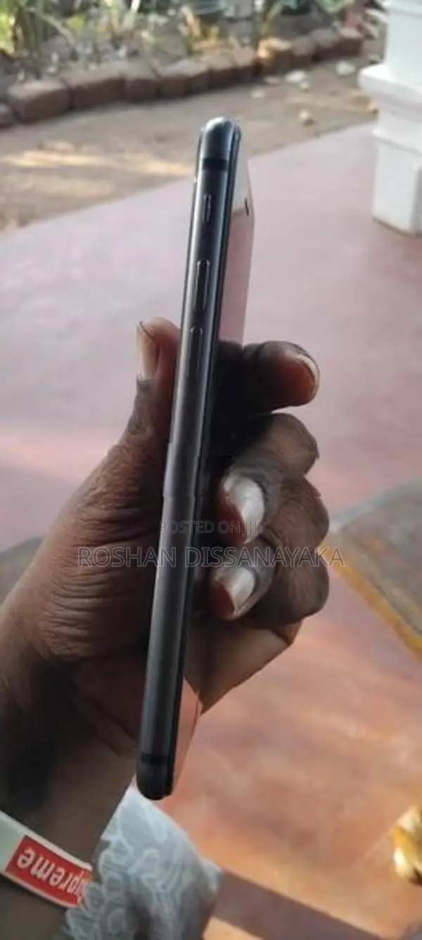 Apple iPhone 8 (Used)