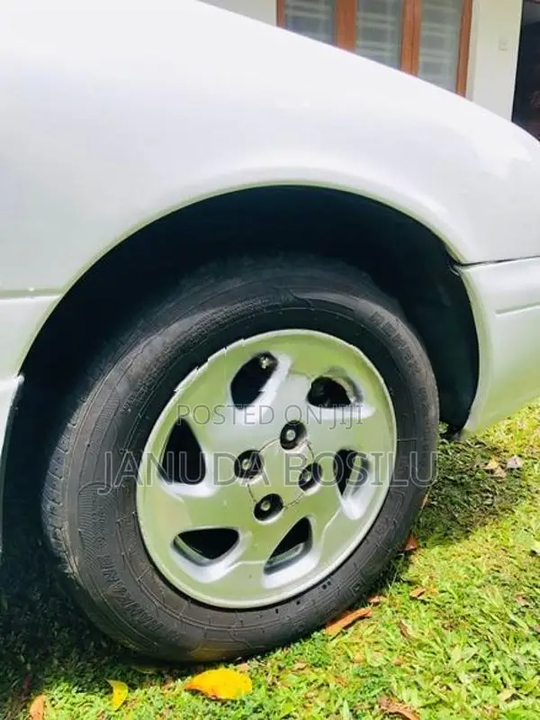 Nissan Sunny 1996
