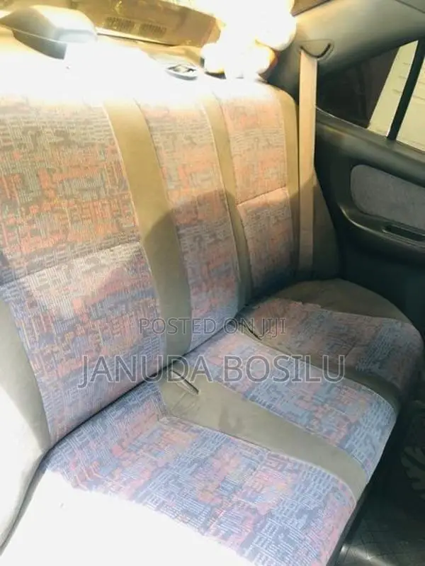 Nissan Sunny 1996