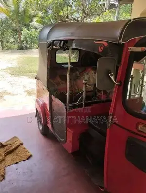 Bajaj RE 2016