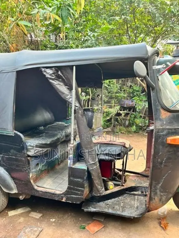 Bajaj RE 2013