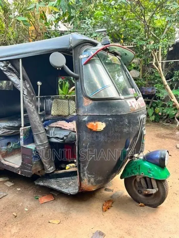 Bajaj RE 2013