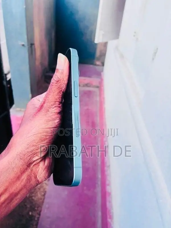 Apple iPhone 16 (Used)