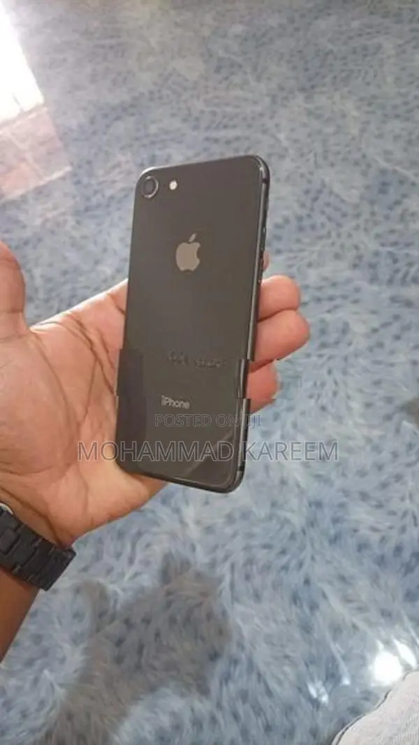 Apple iPhone 8 (Used)